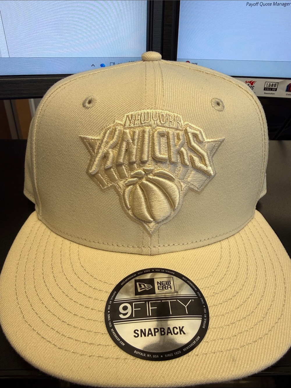New Era New York Knicks Snapback Hat in Cream